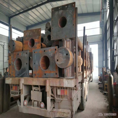 11月26日吉林延邊市路名標(biāo)志桿裝車(chē)